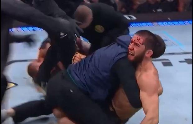 Islam Makhachev l-a făcut pe Poirier să cedeze la UFC 302! Manevră genială + Dana White, scandalizat de un arbitru: „Doar un lunatic face asta!”