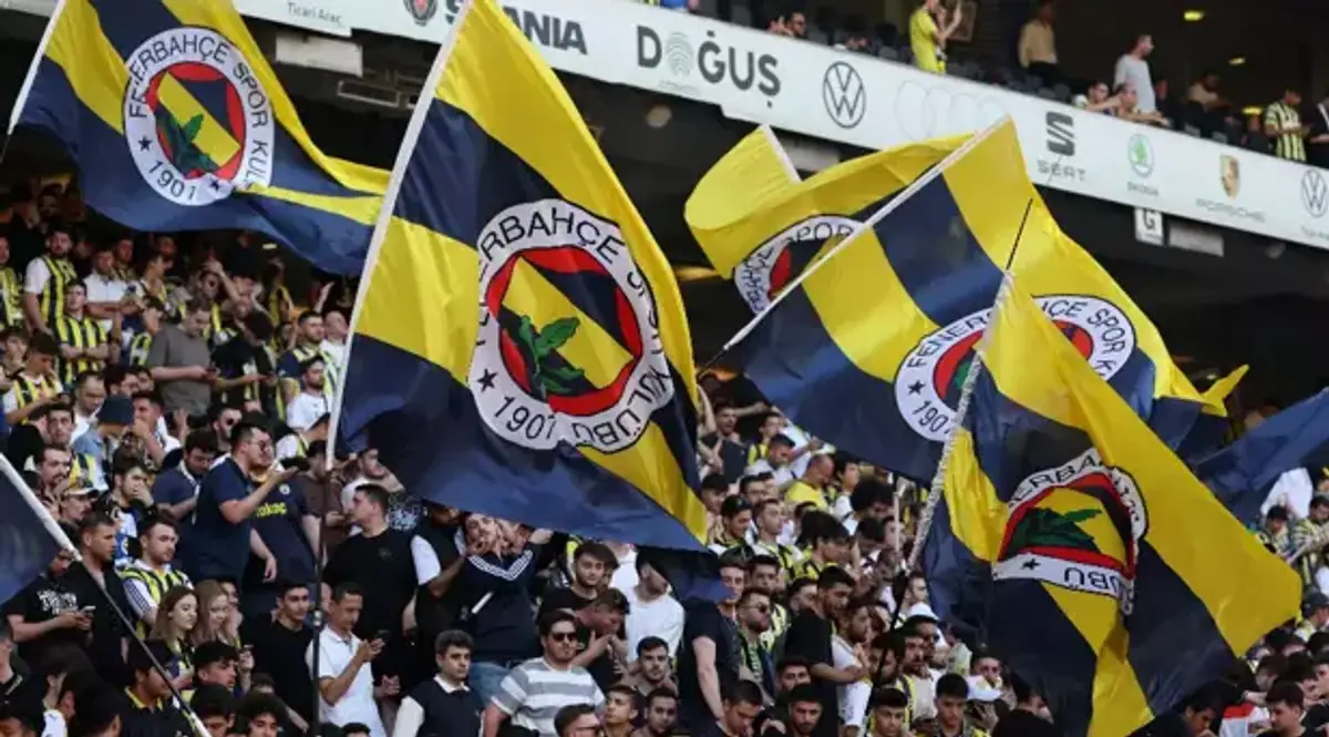 Sosirea și prezentarea lui Mourinho drept noul antrenor al lui Fenerbahce