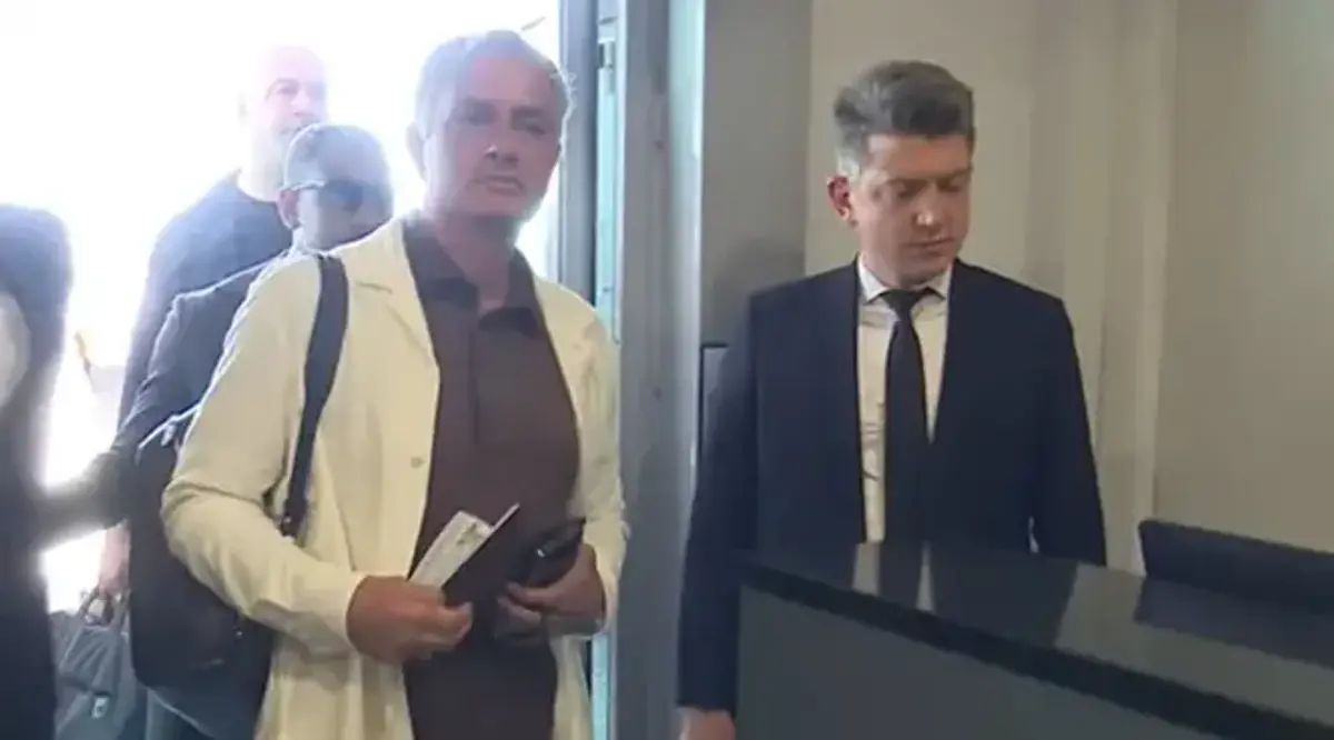 Isterie în Turcia, la prezentarea lui Mourinho la Fenerbahce! » Lusitanul a venit pe mare și a vorbit în fața a 45.000 de oameni: „Voi mă iubiți înainte de victorii”