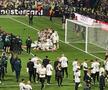 Fotbaliștii de la Real Madrid s-au bucurat pe teren alături de familie și suporteri. Foto: GSP.ro
