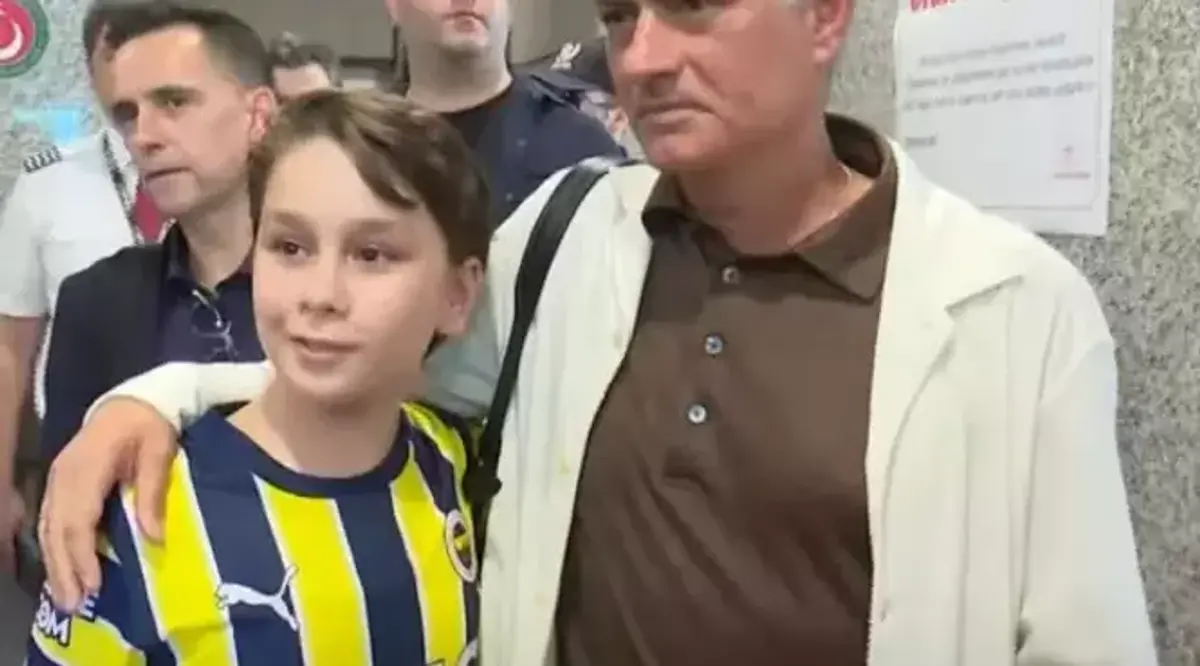 Isterie în Turcia, la prezentarea lui Mourinho la Fenerbahce! » Lusitanul a venit pe mare și a vorbit în fața a 45.000 de oameni: „Voi mă iubiți înainte de victorii”