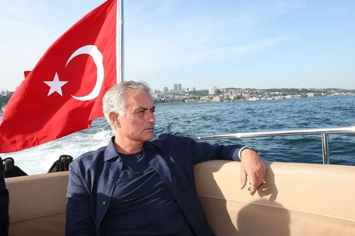 Sosirea și prezentarea lui Mourinho drept noul antrenor al lui Fenerbahce