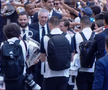 Fotbaliștii celor de la Real Madrid au sărbătorit alături de suporteri a 15-a Ligă a Campionilor din istoria clubului, câștigată în finala de pe Wembley, când „galacticii” au învins-o pe Borussia Dortmund, scor 2-0.