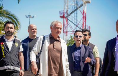 „Cine este cea mai faimoasă persoană din agenda ta?” » Răspunsul lui Mourinho a stârnit hohote de râs în studio
