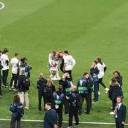 Fotbaliștii de la Real Madrid s-au bucurat pe teren alături de familie și suporteri. Foto: GSP.ro