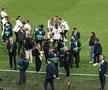 Fotbaliștii de la Real Madrid s-au bucurat pe teren alături de familie și suporteri. Foto: GSP.ro
