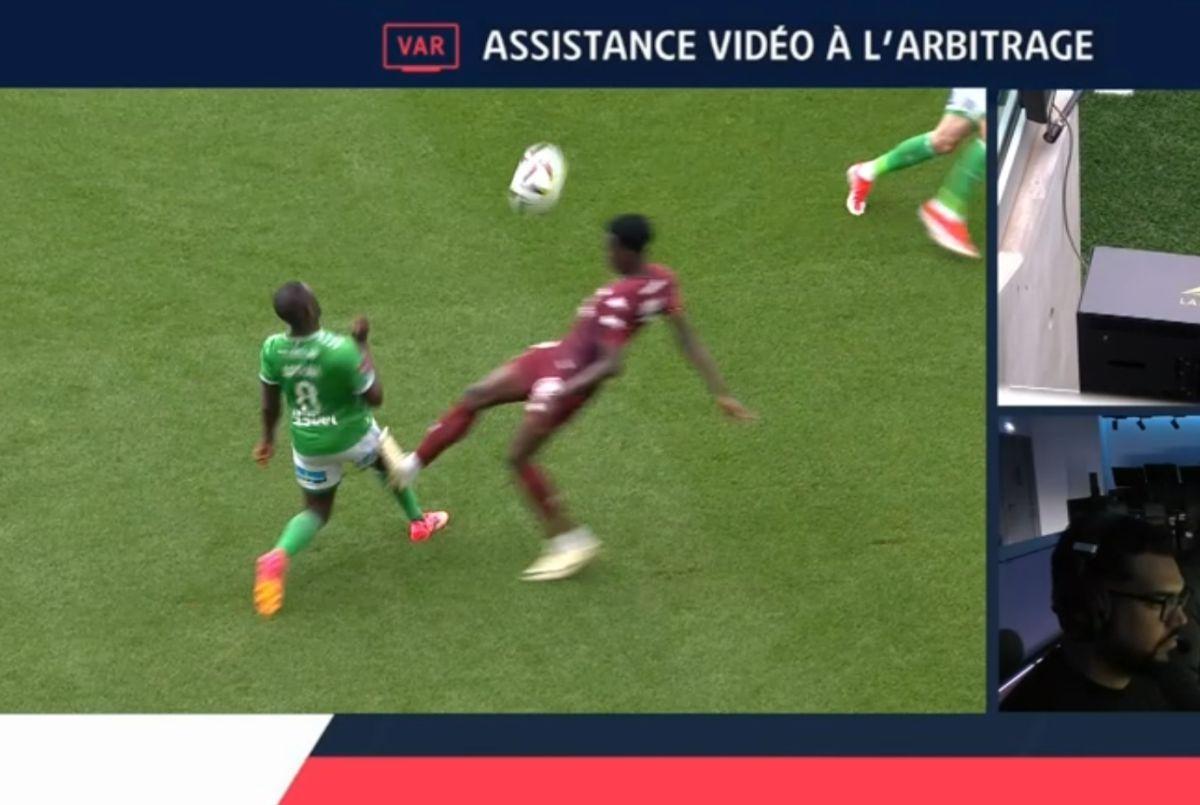 Lui Boloni nu i-a venit să creadă » Ce a putut să facă elevul lui în minutul 6 al barajului Metz - Saint-Etienne
