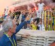 Jose Mourinho (61 de ani) este noul antrenor al lui Fenerbahce. „The Special One” a aterizat duminică la Istanbul, iar fanii i-au pregătit o surpriză. A fost prezentat de 45.000 de suporteri pe Sukru Saracoglu, stadionul lui Fenerbahce.