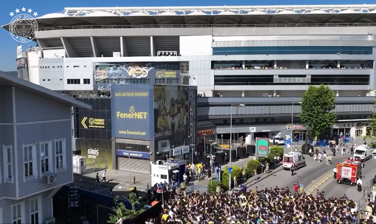 Isterie în Turcia, la prezentarea lui Mourinho la Fenerbahce! » Lusitanul a venit pe mare și a vorbit în fața a 45.000 de oameni: „Voi mă iubiți înainte de victorii”