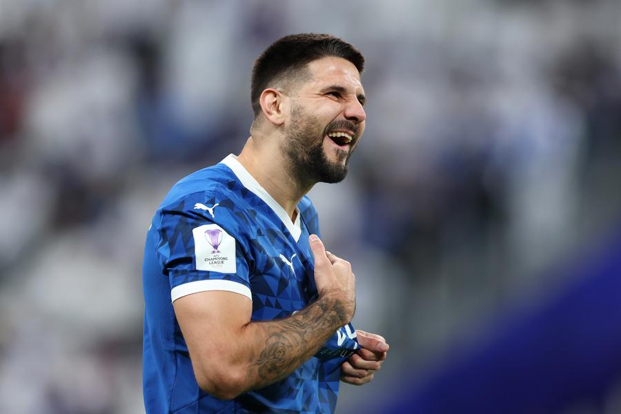 Manchester United îl vrea pe Aleksandar Mitrovic, atacantul lui Al-Hilal. FOTO: Getty Images Veste-bombă! Manchester United intră la negocieri cu atacantul care a marcat 28 de goluri în acest sezon
