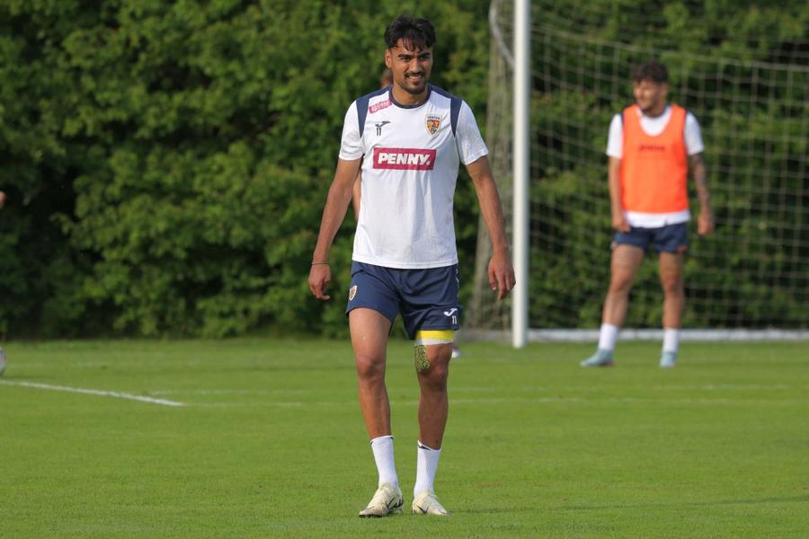 Ștefan Baiaram, în timpul antrenamentului de luni / FOTO: Ionuț Iordache (GSP) Mai întâi glume, apoi „Focu' la ei!” » 8 detalii de la antrenamentul de azi al naționalei U21. Pancu a „intrat” în jucători: „Vă uitați ca Ștefan cel Mare!”