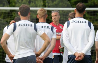 Mai întâi glume, apoi „Focu' la ei!” » 8 detalii de la antrenamentul de azi al naționalei U21. Pancu a „intrat” în jucători: „Vă uitați ca Ștefan cel Mare!”