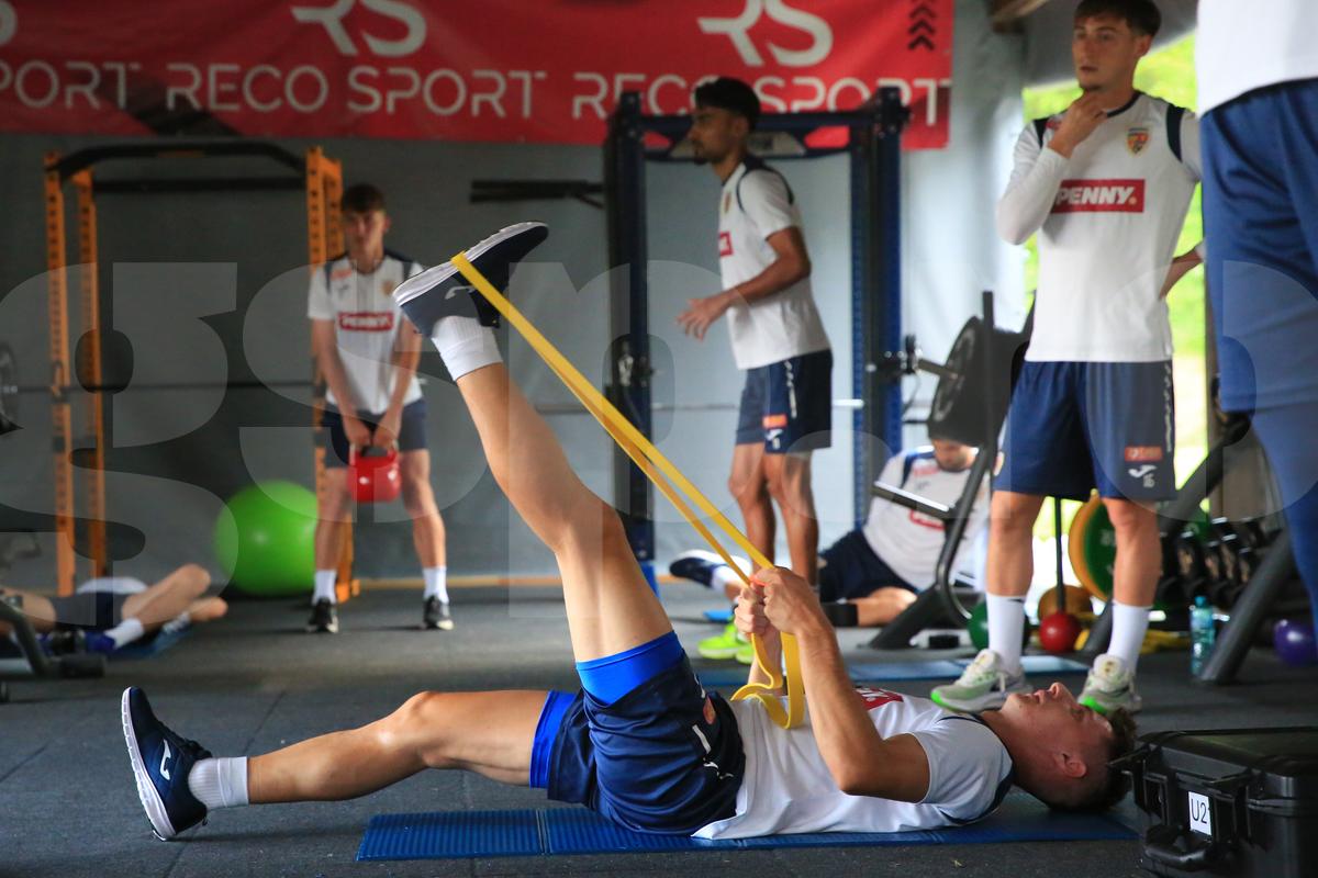 Soțul Teodorei Meluță, „inamicul” nr. 1 în cantonament » Ce regim zilnic trebuie să îndure fotbaliștii lui Daniel Pancu înainte de Campionatul European