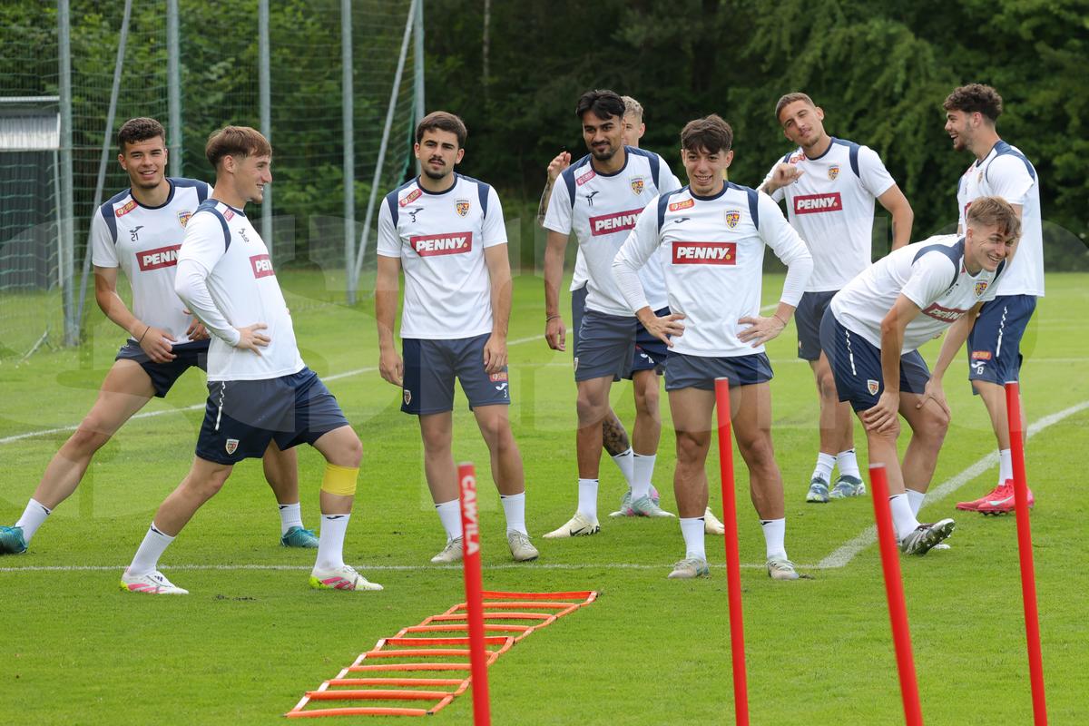 Mai întâi glume, apoi „Focu' la ei!” » 8 detalii de la antrenamentul de azi al naționalei U21. Pancu a „intrat” în jucători: „Vă uitați ca Ștefan cel Mare!”
