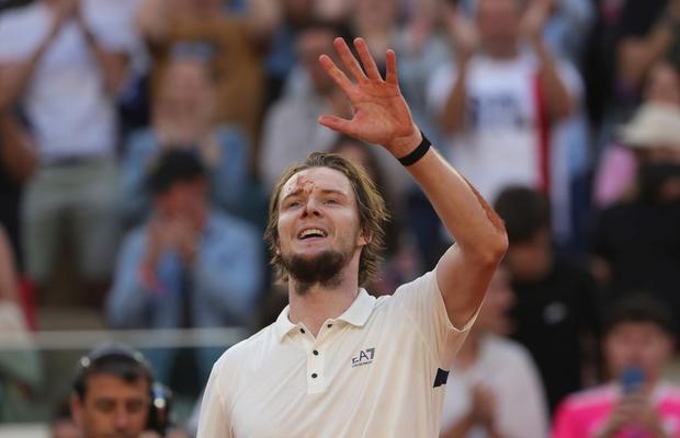 Un nou rezultat neașteptat la Roland Garros! Numărul 5 mondial a fost eliminat: „Cel mai bun moment al vieții mele”
