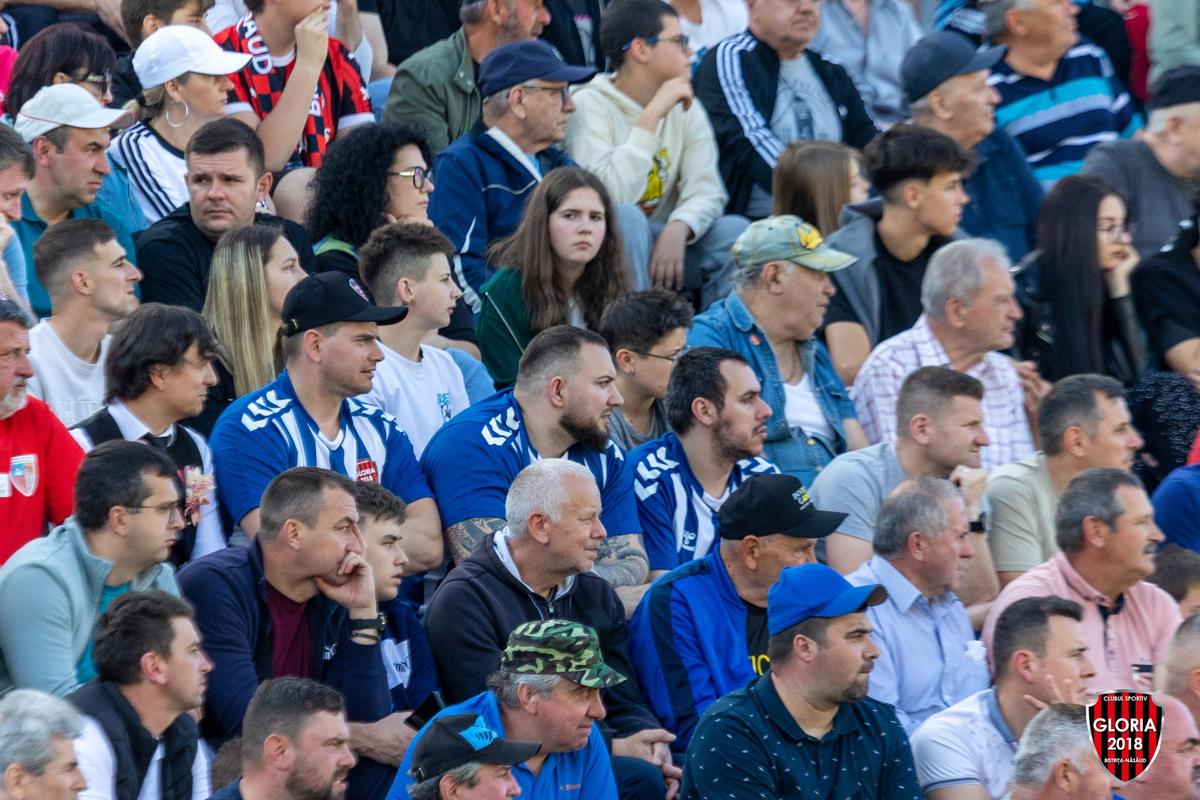 Peste 10.000 de spectatori în tribune la Gloria Bistrița - Râmnicu Vâlcea