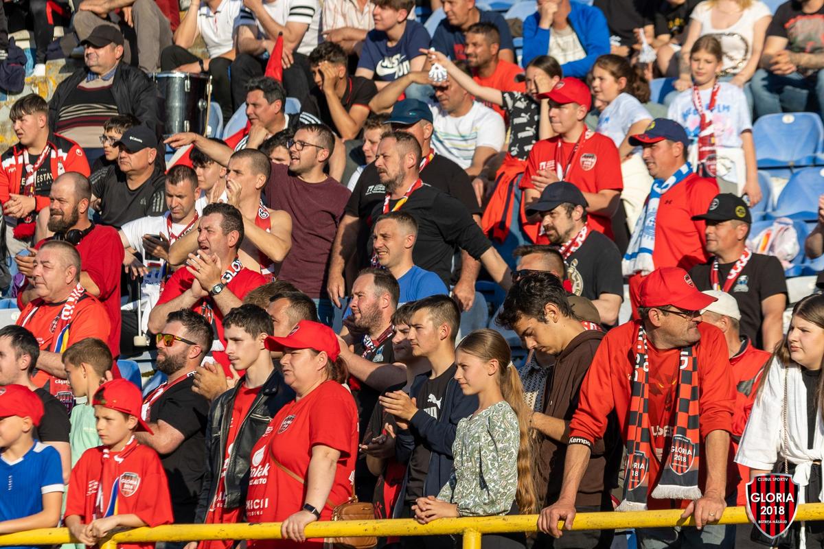 Peste 10.000 de spectatori în tribune la Gloria Bistrița - Râmnicu Vâlcea
