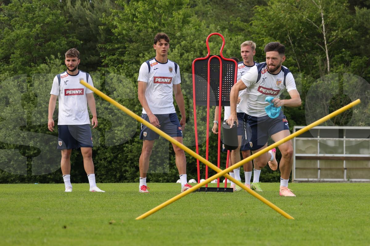Mai întâi glume, apoi „Focu' la ei!” » 8 detalii de la antrenamentul de azi al naționalei U21. Pancu a „intrat” în jucători: „Vă uitați ca Ștefan cel Mare!”