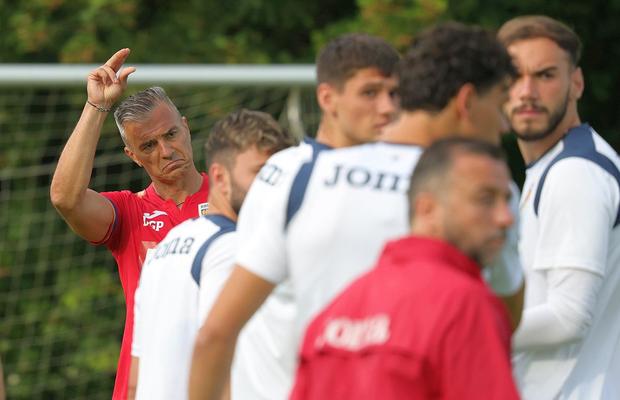 Dialogul zilei în cantonamentul naționalei U21 » Schimb savuros de replici Pancu - Ianis Stoica: „Tu ești tare în gură”