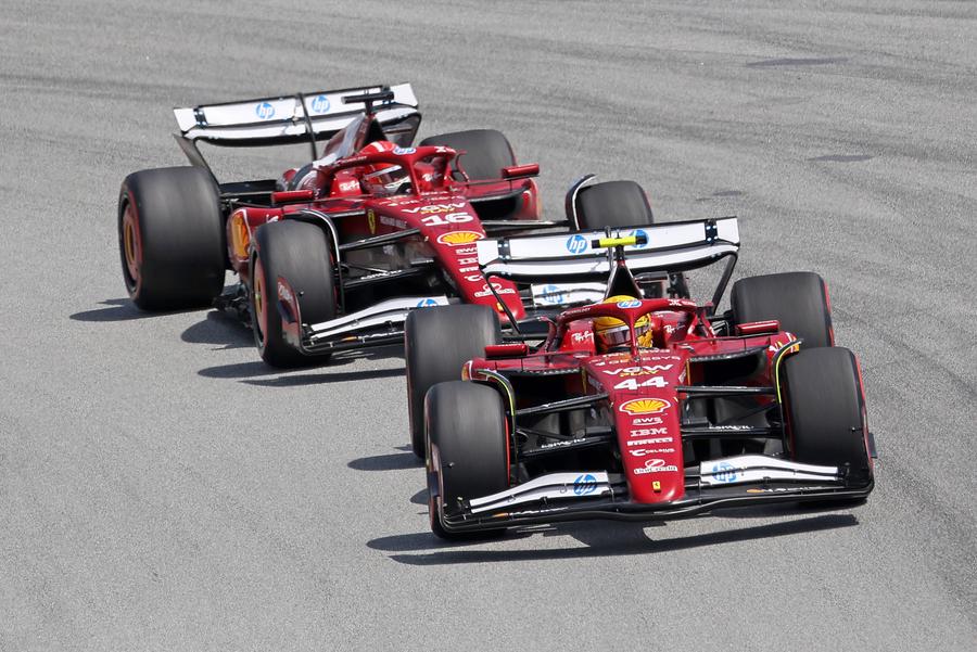 Lewis Hamilton și Charles Leclerc, în duel direct „Cea mai proastă cursă” » Lewis Hamilton, devastat după weekend-ul de coșmar din Spania