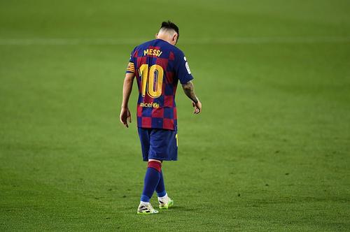 Barcelona - Napoli, returul optimilor de finală din Liga Campionilor, este programat azi, la ora 22:00. În tur, scorul a fost egal, 1-1, ceea ce înseamnă că italienii sunt obligați să marcheze pentru a spera la calificare.