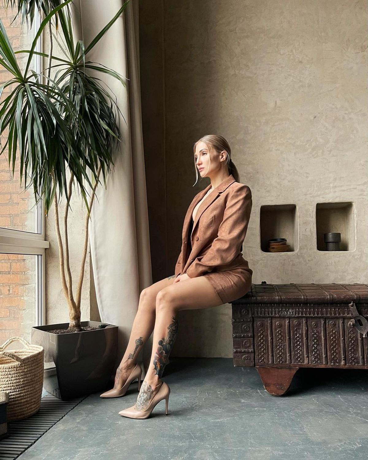Rea în cușcă, senzuală pe Instagram » Cum își încântă Anastasia fanii