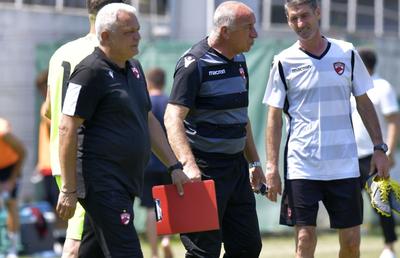 Antrenorul lui Dinamo, acuze la adresa foștilor jucători: „Au altă atitudine la noile echipe, asta mă face să îmi pun semne de întrebare” + „Câinii” au anunțat pe ce stadion vor juca