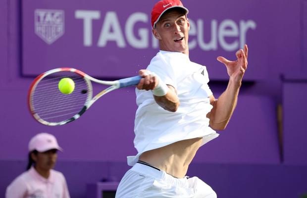 A lăsat baletul pentru a deveni jucător profesionist de tenis și debutează pe tabloul principal de la Wimbledon