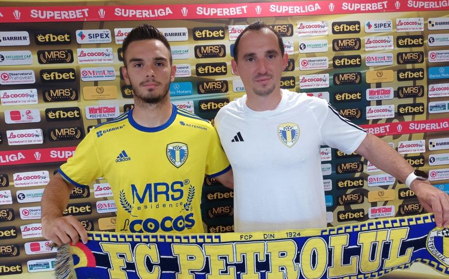 Iustin Răducan (în stânga) a bătut palma cu „lupii galbeni” / Sursă foto: Facebook@ Petrolul Ploiești Fiul lui Narcis Răducan a semnat și va juca în Superligă în noul sezon: „Fericit că am ajuns la o echipă de tradiție”