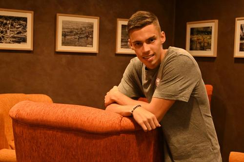Cătălin Cîrjan, 20 de ani, mijlocașul adus de Rapid de la Arsenal, a detaliat în 10 cuvinte-cheie cum este omul din spatele fotbalistului