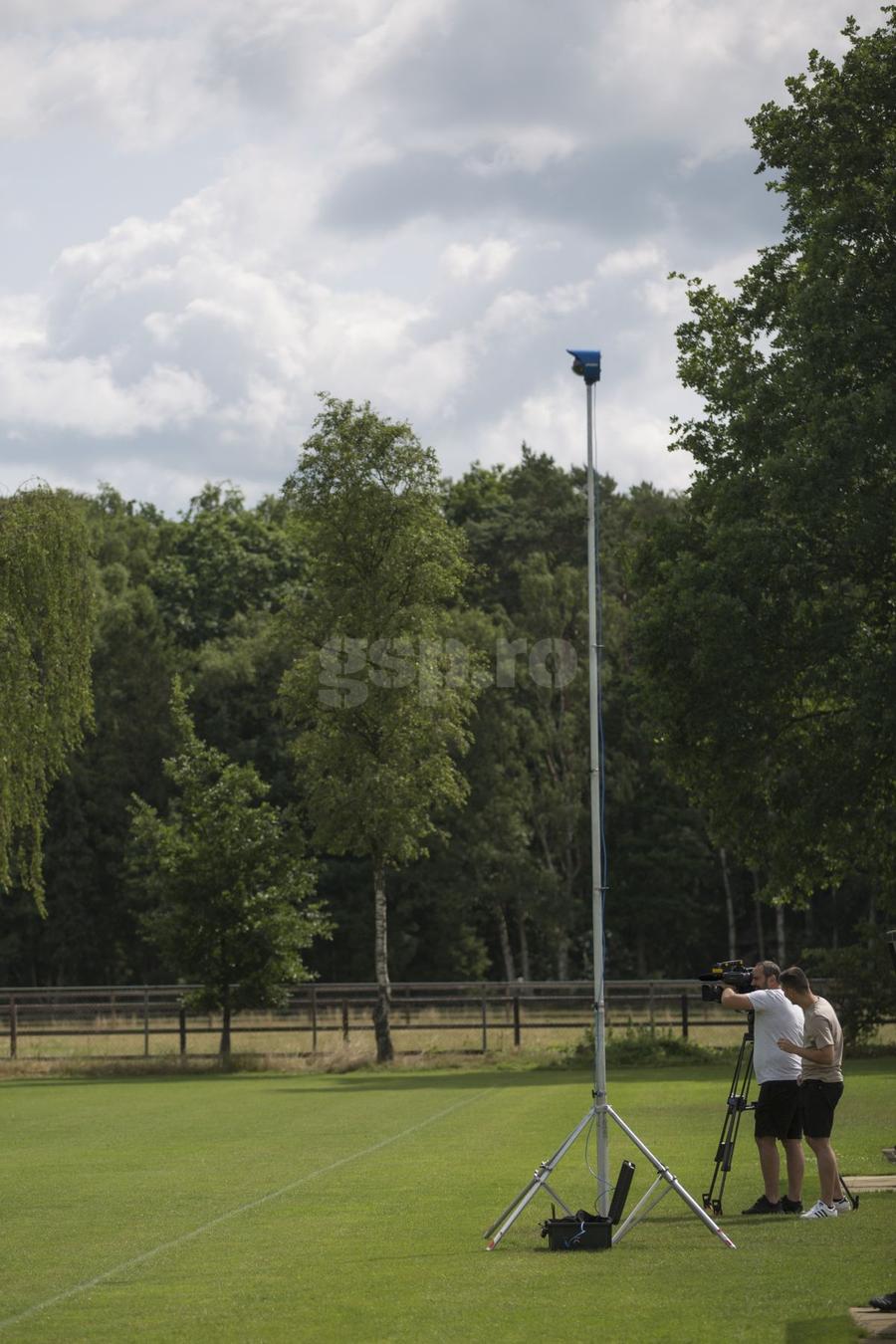 FOTO: Ionuț Iordache (GSP.ro) FCSB Hi-Tech » Reporterii GSP prezintă în detaliu arsenalul de echipament SF deplasat de vicecampioană. Cum funcționează: „Pot crea virtual și zone de teren”