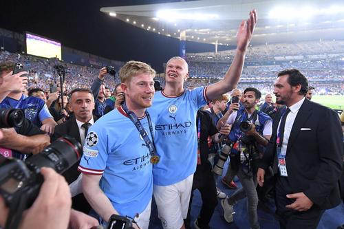 Kevin De Bruyne și Erling Haaland, la finalul meciului cu Inter, finala Ligii Campionilor. 
Foto: Imago