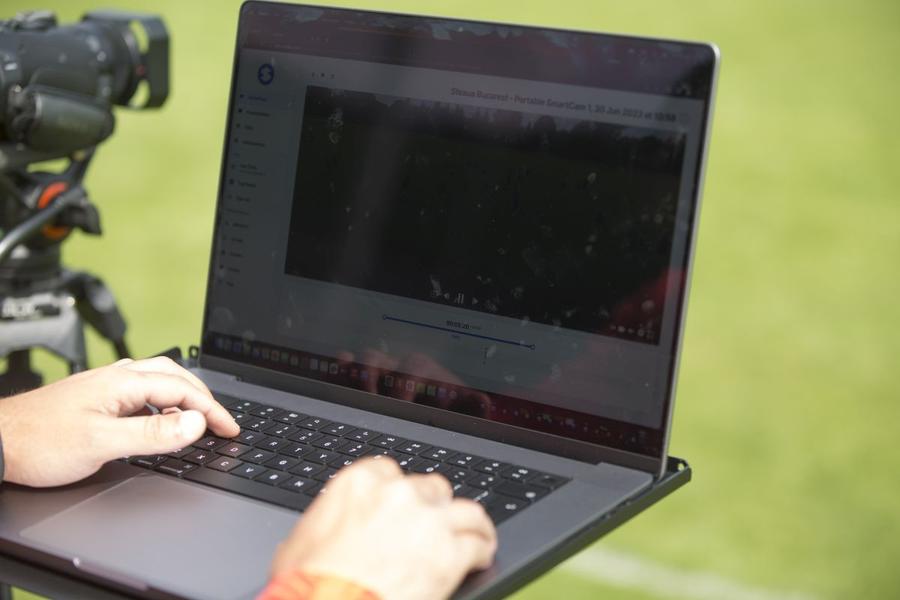 FOTO: Ionuț Iordache (GSP.ro) FCSB Hi-Tech » Reporterii GSP prezintă în detaliu arsenalul de echipament SF deplasat de vicecampioană. Cum funcționează: „Pot crea virtual și zone de teren”