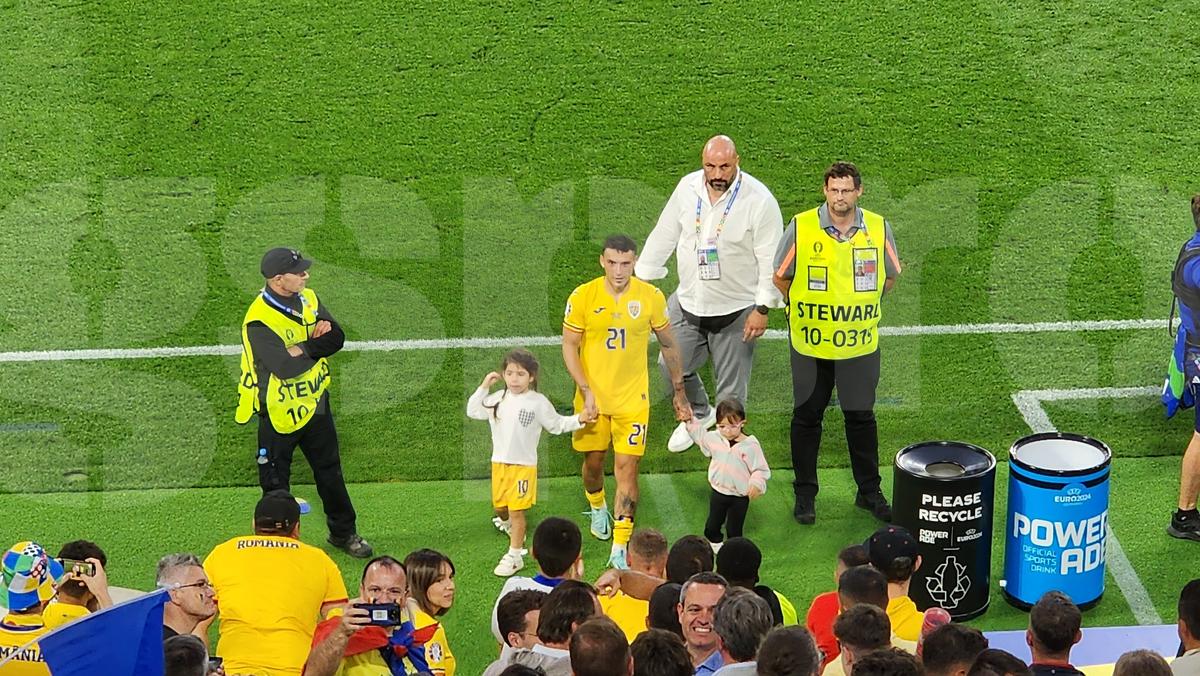 „În minutul 90, în mijlocul întunericului, imensa peluză a început să scandeze «România, România!». O mulțumire” » Scene emoționante la final: 25.000 de inimi, o singură națională
