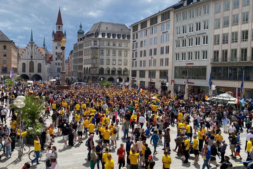 La meciul dintre România și Olanda, care se va juca de la 19:00, vor lua parte și mulți suporteri austrieci, care nu au prins bilet la partida pe care naționala lor o va juca împotriva Turciei, de la 22:00.
