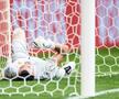 Florin Niță prăbușit în poartă, foto: Imago