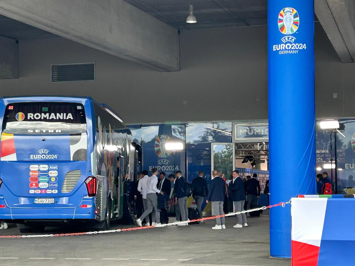 Marica și Raț, contrariați de imaginile cu Edi Iordănescu de la sosirea la Allianz Arena: „Doar n-a venit din barcă!” » Ce s-a petrecut la coborârea din autocar