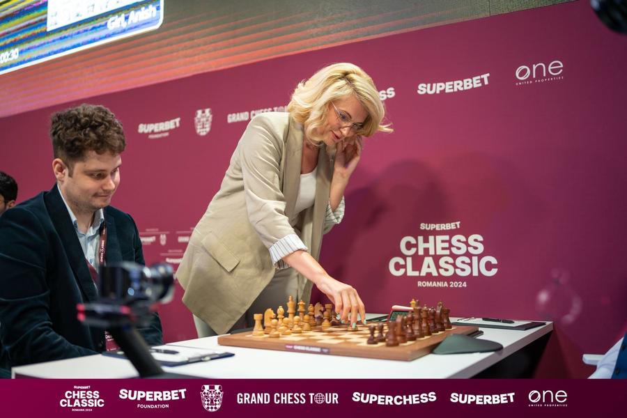 A cincea rundă de la Superbet Chess Classic România 2024 s-a finalizat exclusiv cu remize. Clasamentul rămâne neschimbat