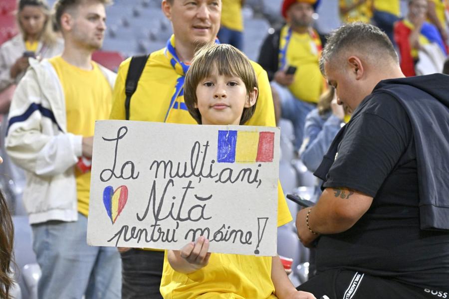Poveste despre zid, adidași și mândrie