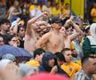 Mii de bucureșteni au înfruntat furtuna și au rămas pe baricade pentru a urmări România - Olanda / foto: Raed Krishan
