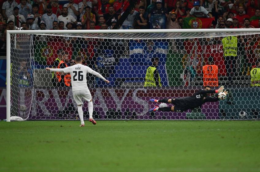 Diogo Costa, parând penalty-ul lui Ilicic / Foto: Imago Images