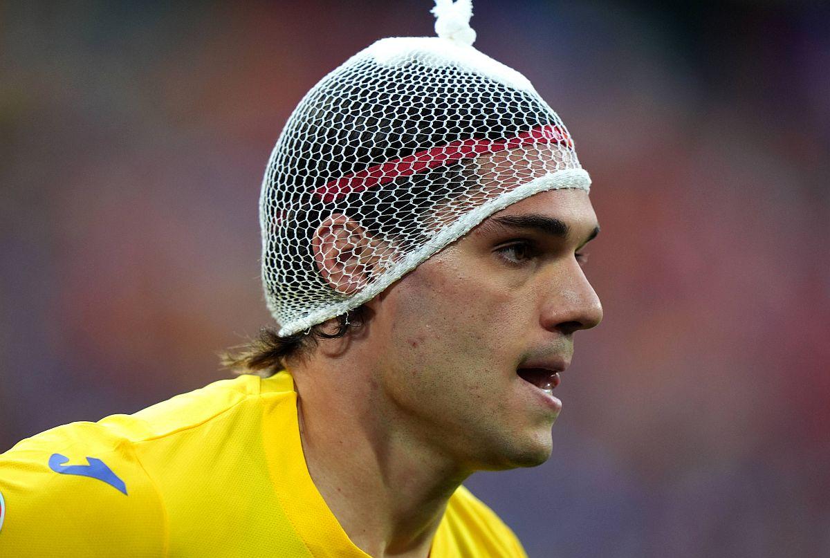 „Trebuia să primească cartonaș roșu, a intrat ca la rugby” » Reacția uluitoare din presa olandeză după meciul cu România