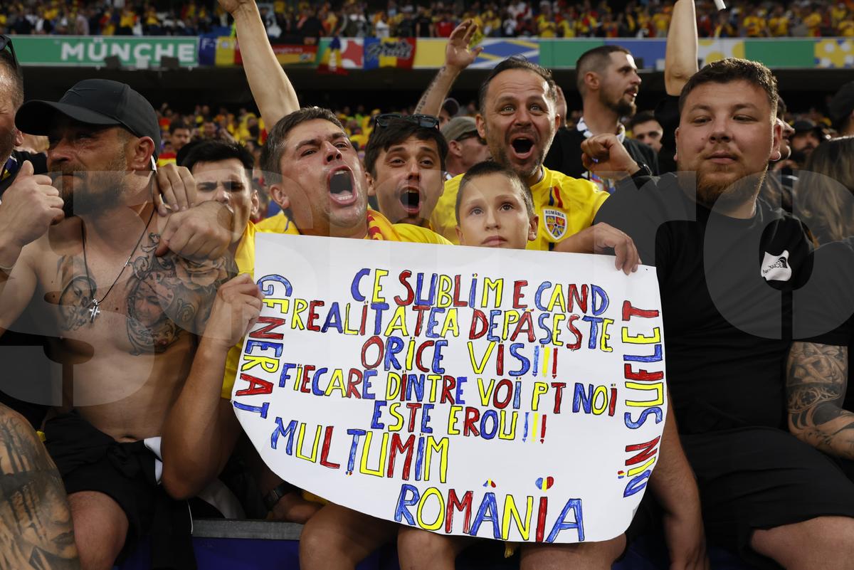 Imagini de la finalul optimii România - Olanda