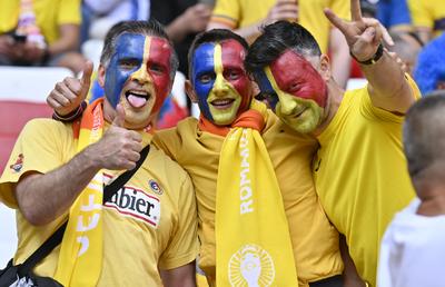 Reverența „tricolorilor” pentru cei peste 100.000 de români de la Euro: „Cea mai mare victorie este să vedem că România trăiește și respiră din nou fotbal”