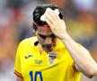 Ianis Hagi sângerând pe gazon în așteptarea medicilor. Foto: Imago Images