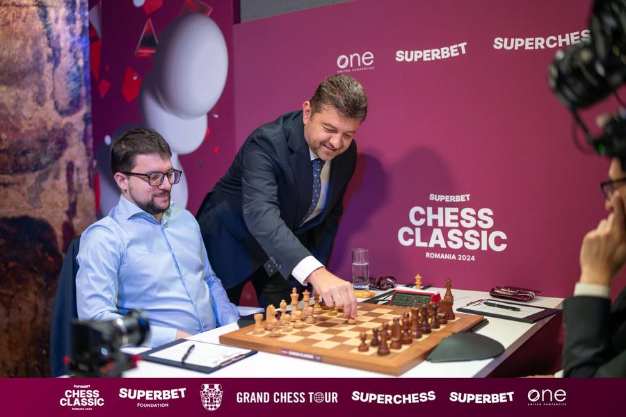A cincea rundă de la Superbet Chess Classic România 2024 s-a finalizat exclusiv cu remize. Clasamentul rămâne neschimbat