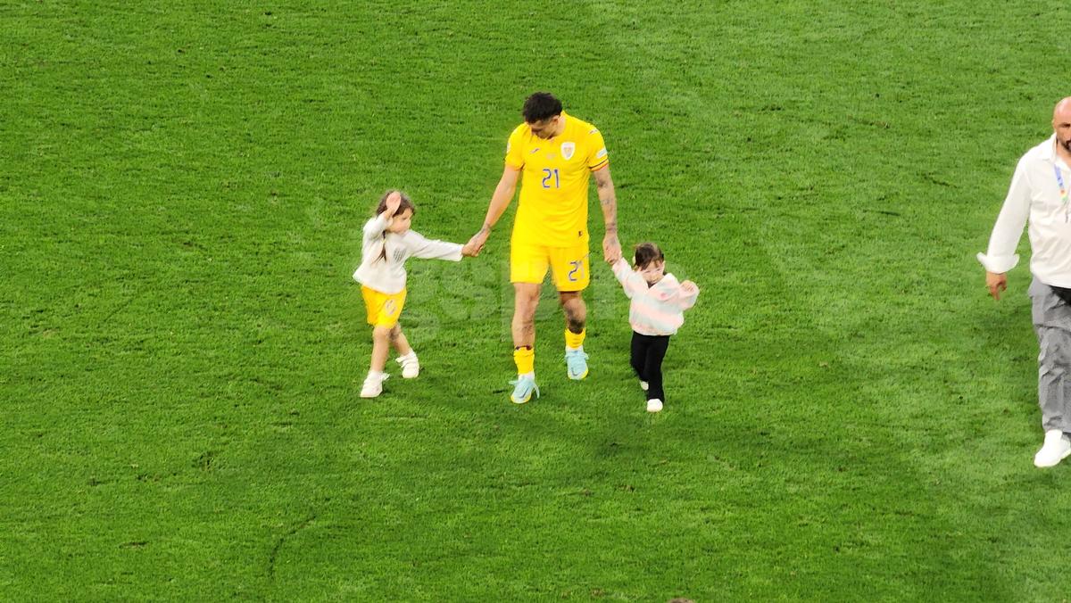 Nebunie în noapte la Mogoșoaia, sute de suporteri i-au așteptat pe „tricolori”: „Important e că au unit o țară întreagă” » Lui Edi Iordănescu i s-a cerut în cor: „Nu pleca!”