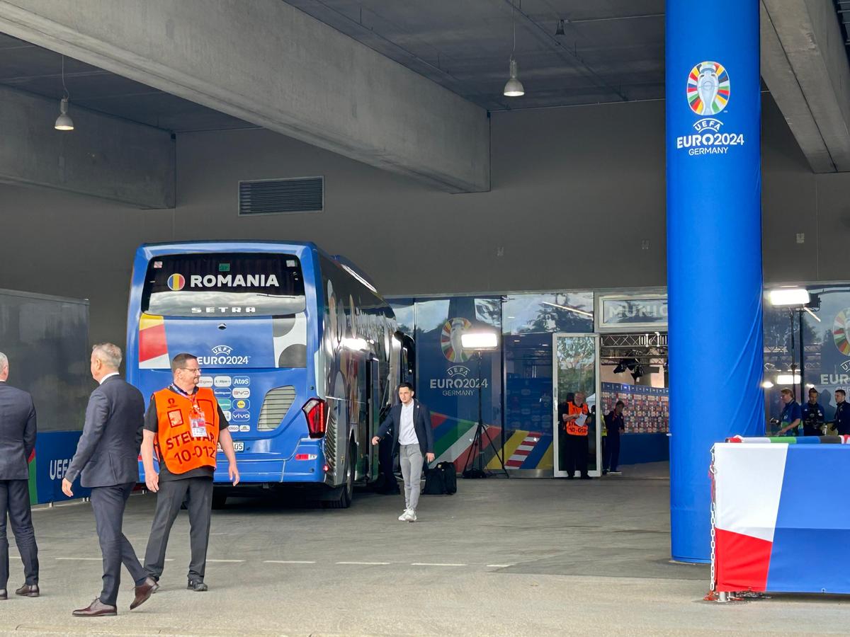 Marica și Raț, contrariați de imaginile cu Edi Iordănescu de la sosirea la Allianz Arena: „Doar n-a venit din barcă!” » Ce s-a petrecut la coborârea din autocar