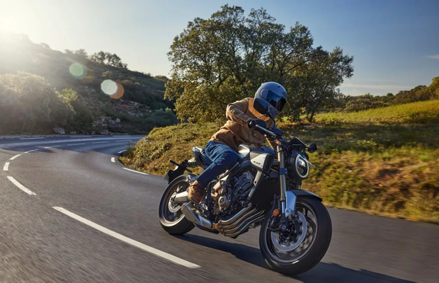 Honda, liderul mondial al vânzărilor de motociclete, a lansat o nouă tehnologie revoluționară numită “Honda E-Clutch”