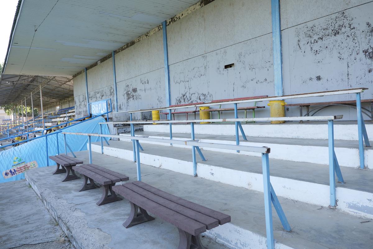 Cum arată Stadionul „Tineretului” din Urziceni // foto: Andrei Furnigă (GSP)